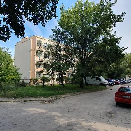 W Lodzi, Energetykow 1 *