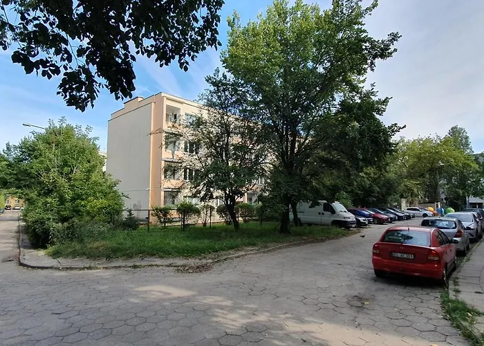 W Lodzi, Energetykow 1 *